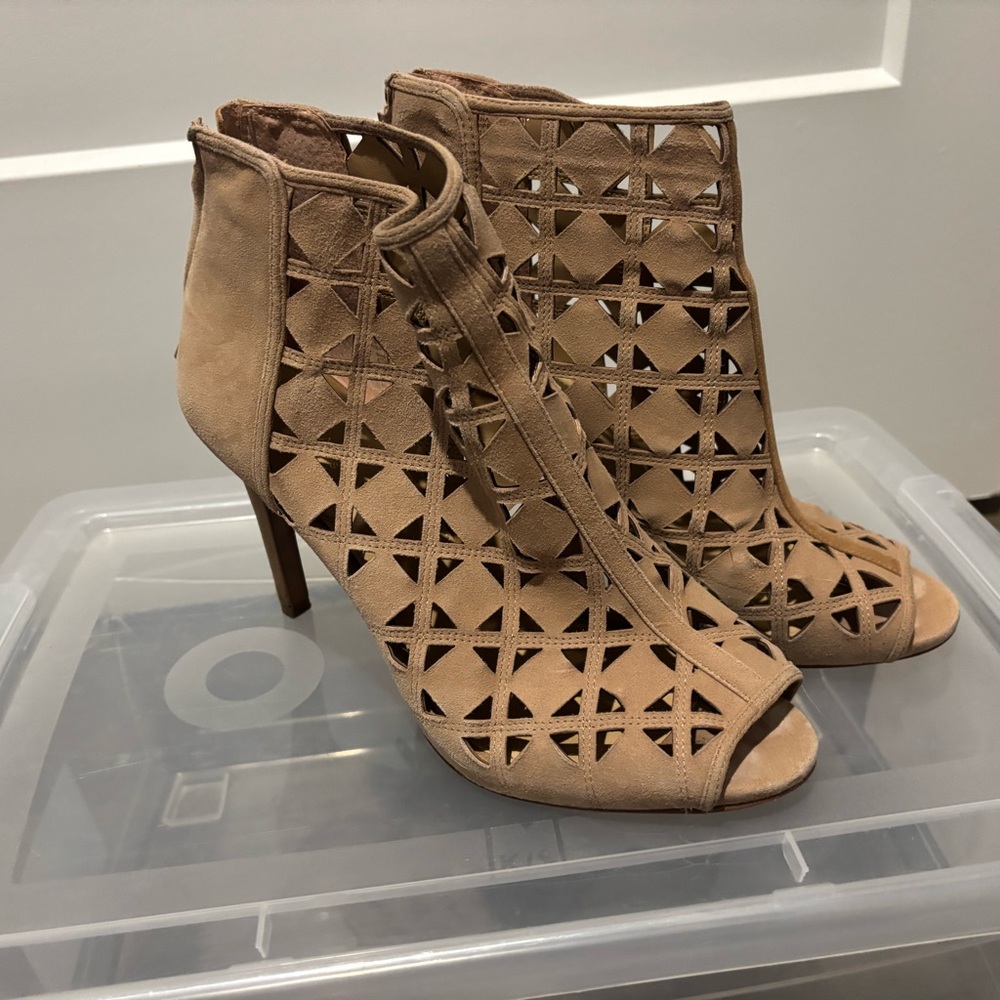 Michael Kors Tan 4 inch Heels; Size 9